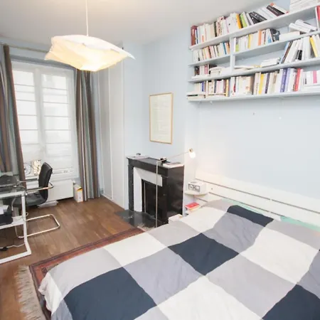 Beautiful & Spacious Near Montmartre Parigi